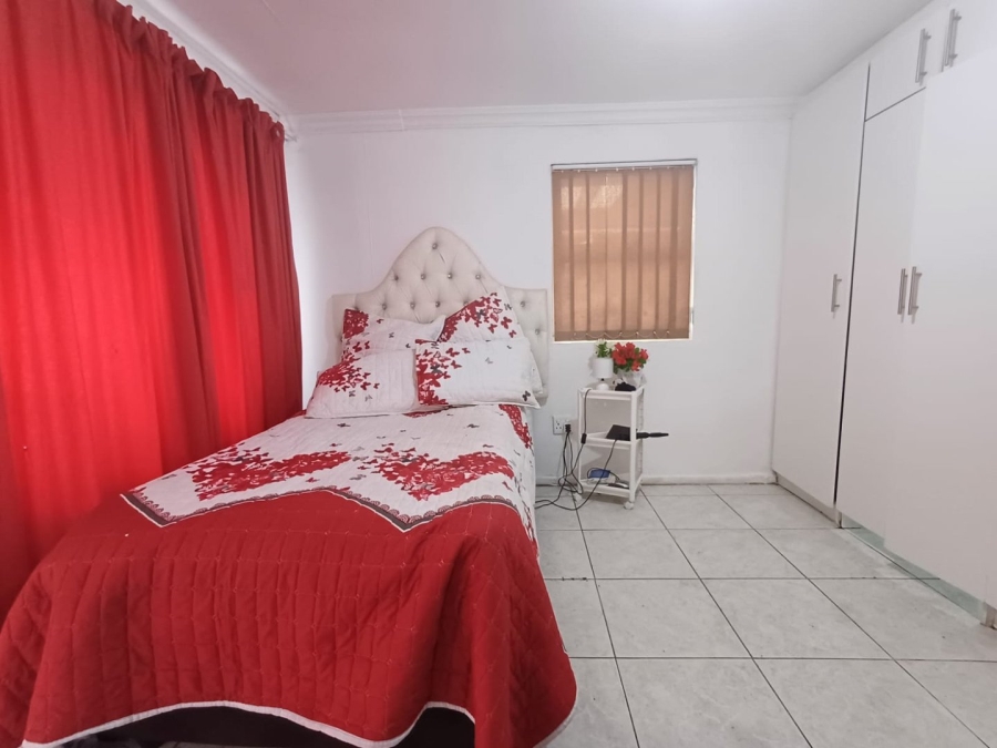 5 Bedroom Property for Sale in Electric City Western Cape